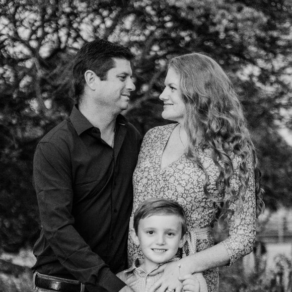 Meet your Posher, Apryl - Picture 2 of 2